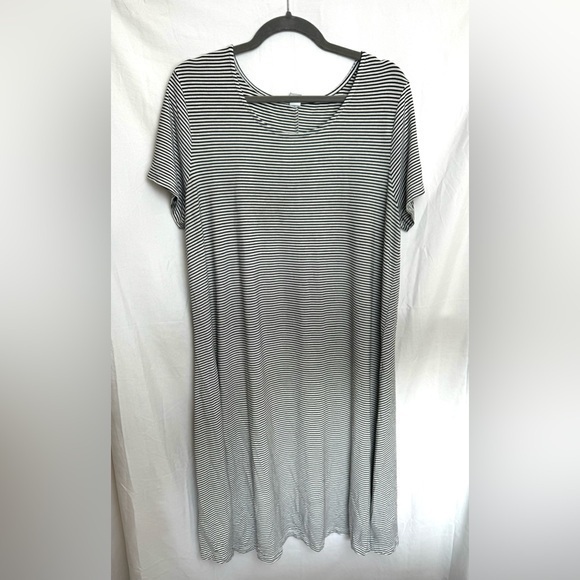 Old Navy Dresses & Skirts - Old Navy Women’s TALL Black/White Striped Dress Size XL TALL